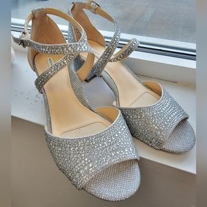 NWOT!!✨️Alex Marie Seyland Rhinestone Cross Strap Block Heel-Silver-Size 9.5